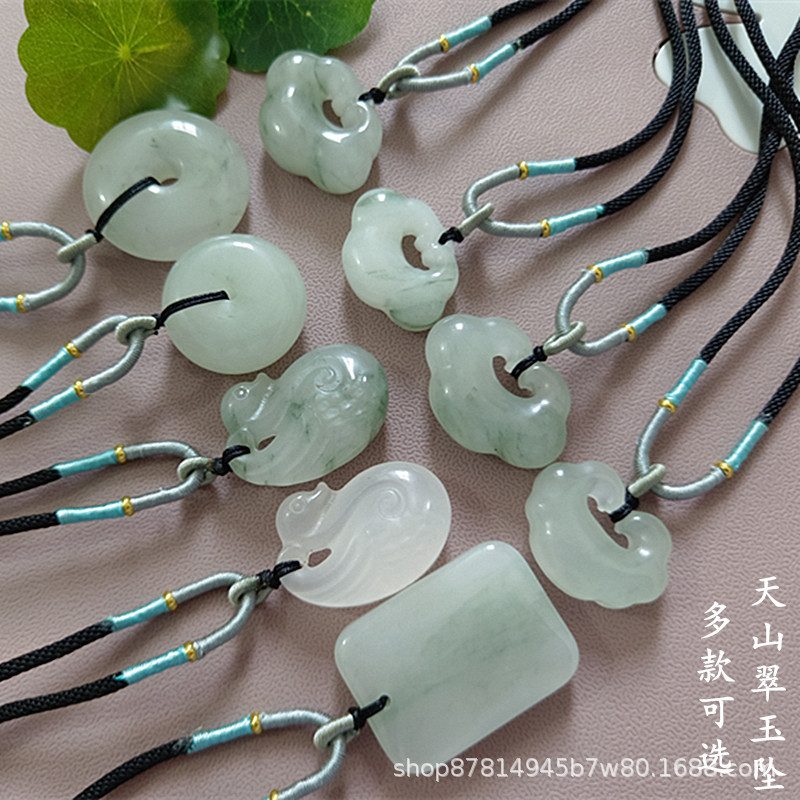 天山翠玉吊坠 平安扣 无事牌 云朵锁 浅绿色飘花玉石挂件