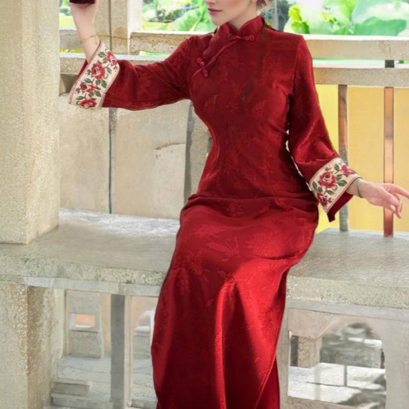新中式红色刺绣订婚旗袍长袖礼服
