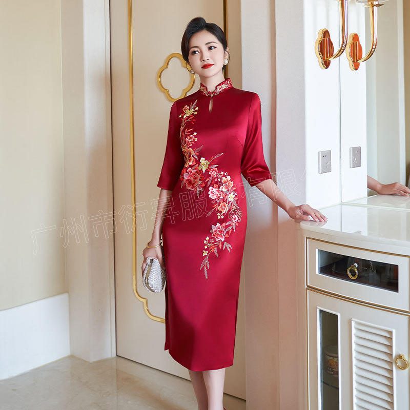 气质显瘦婚礼妈妈礼服裙时尚刺绣年轻喜婆婆婚宴装改良醋酸旗袍裙