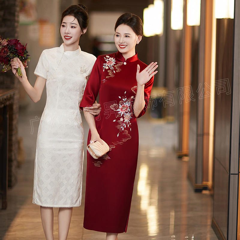 喜婆婆醋酸刺绣改良旗袍，妈妈婚宴礼服