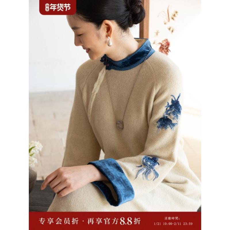 牧衣游原创手工刺绣羊毛牛绒混纺针织连衣裙，改良旗袍茶服